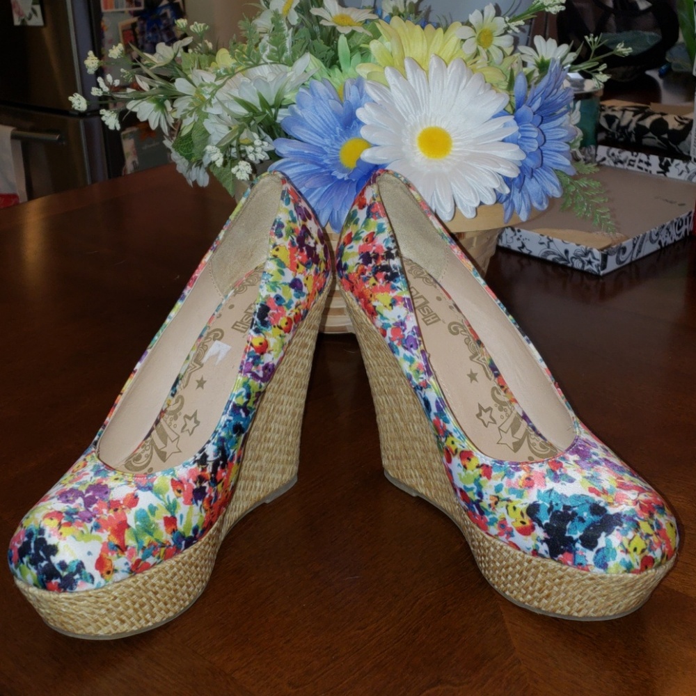 Floral wedges